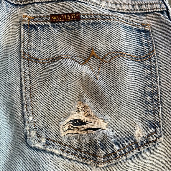 Vintage Wrangler USA Medium Light Blue Wash Distressed Denim Jeans Mens 30 - Picture 11 of 13
